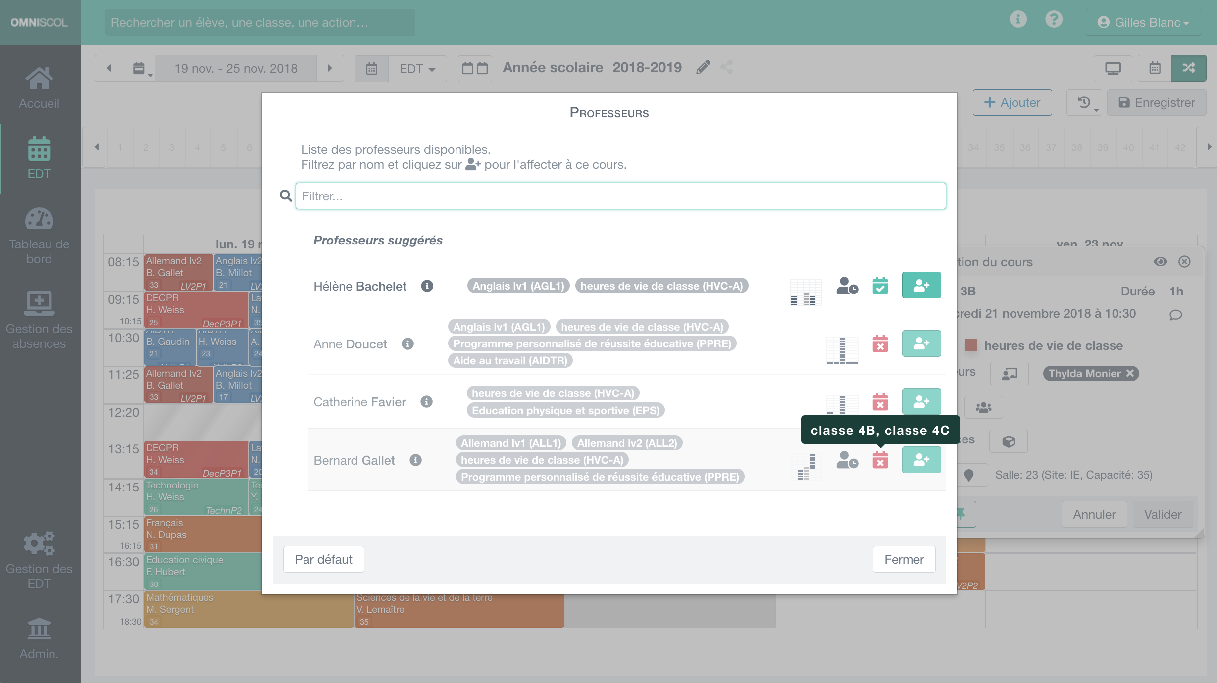 choix d'un professeur à affecter à un cours via par une liste avec noms, matières enseignées et disponibilités pour chaque professeur, en précisant les conflits potentiel